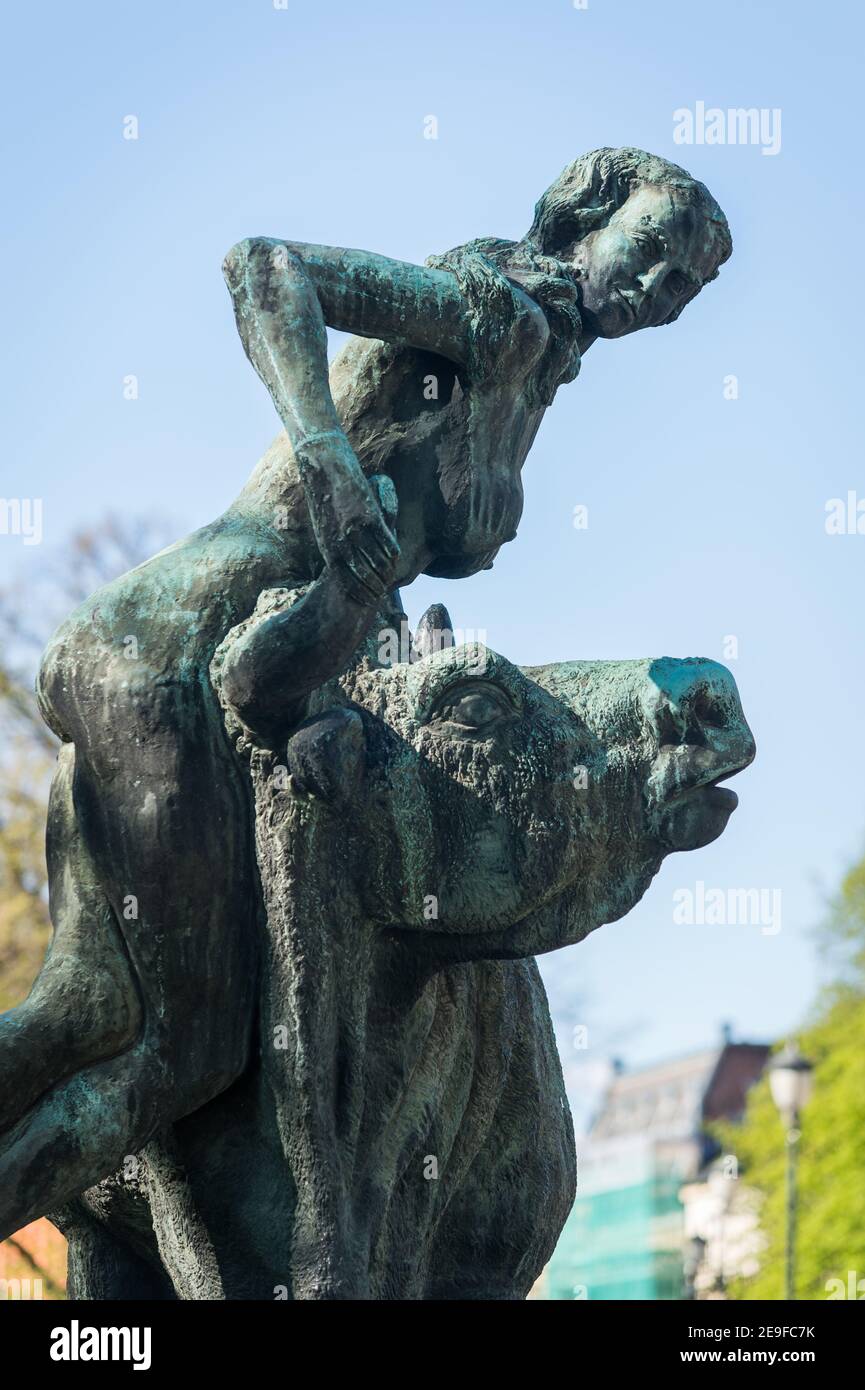 Statuto di Kari Trestakk di Dyre VAA, Ancurbrua, Torggata, Oslo, Norvegia. Foto Stock