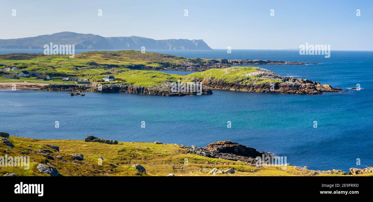 Insenature e insenature sulla selvaggia costa atlantica di Donegal Foto Stock