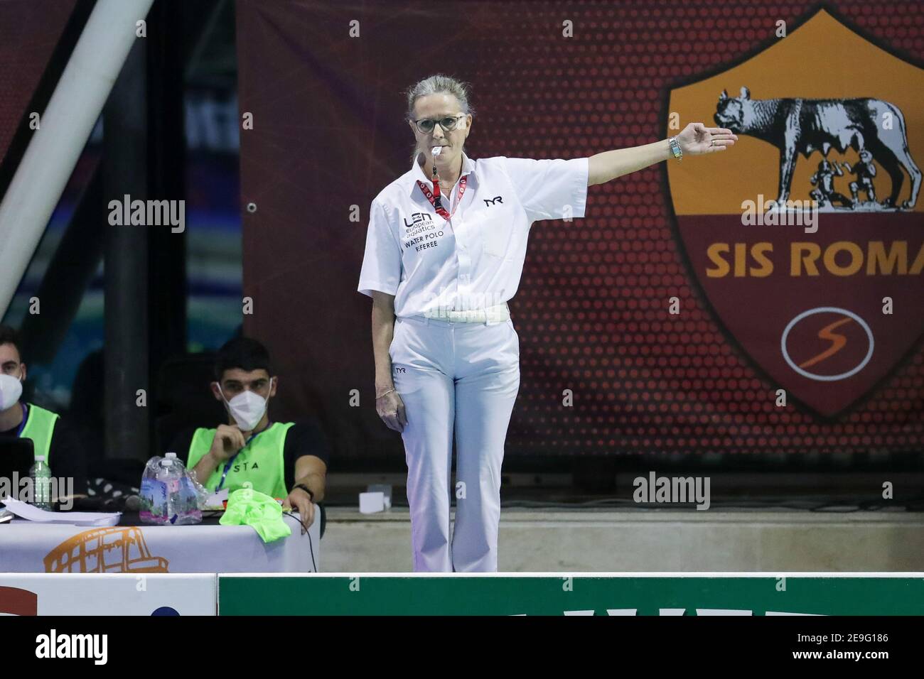 Roma, Italia. 4 Feb 2021. Roma, Italia, Centro Acquatico di Ostia, 04 febbraio 2021, arbitro durante Olympiakos SF Pireo vs Plebiscito Padova - Waterpolo Eurolega Donna Match Credit: Luigi Mariani/LPS/ZUMA Wire/Alamy Live News Foto Stock