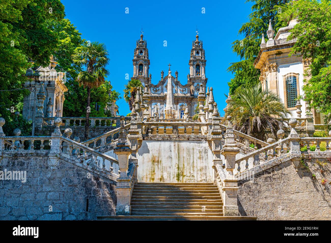 Scala che porta alla chiesa della nostra signora dei rimedi a Lamego, Portogallo Foto Stock