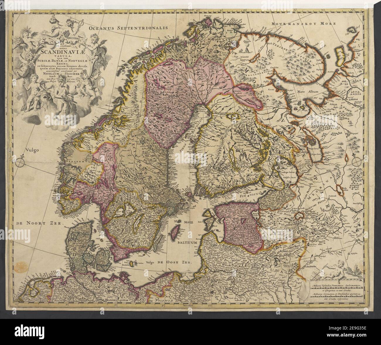 Exactissima totius Scandinaviae tabula, qua tam Sueciae, Daniae, et Norvegiae Regna, in subjacentes eorum Ditiones divisa, quam aliae Regiones adjacentes accuratisime ostenduntur per Nicolaum Visscher AMST: BAT: c autore Visscher, Nicolaes 111.4. Luogo di pubblicazione: [Amsterdam] Editore: [Nicolaes Visscher] Data di pubblicazione: [Circa 1695] tipo di articolo: 1 mappa mezzo: Incisione a mano su piastra di rame dimensioni: 43.7 x 52.5 cm, su foglio 44.6 x 53.6 cm ex proprietario: Giorgio III, Re di Gran Bretagna, 1738-1820 Foto Stock