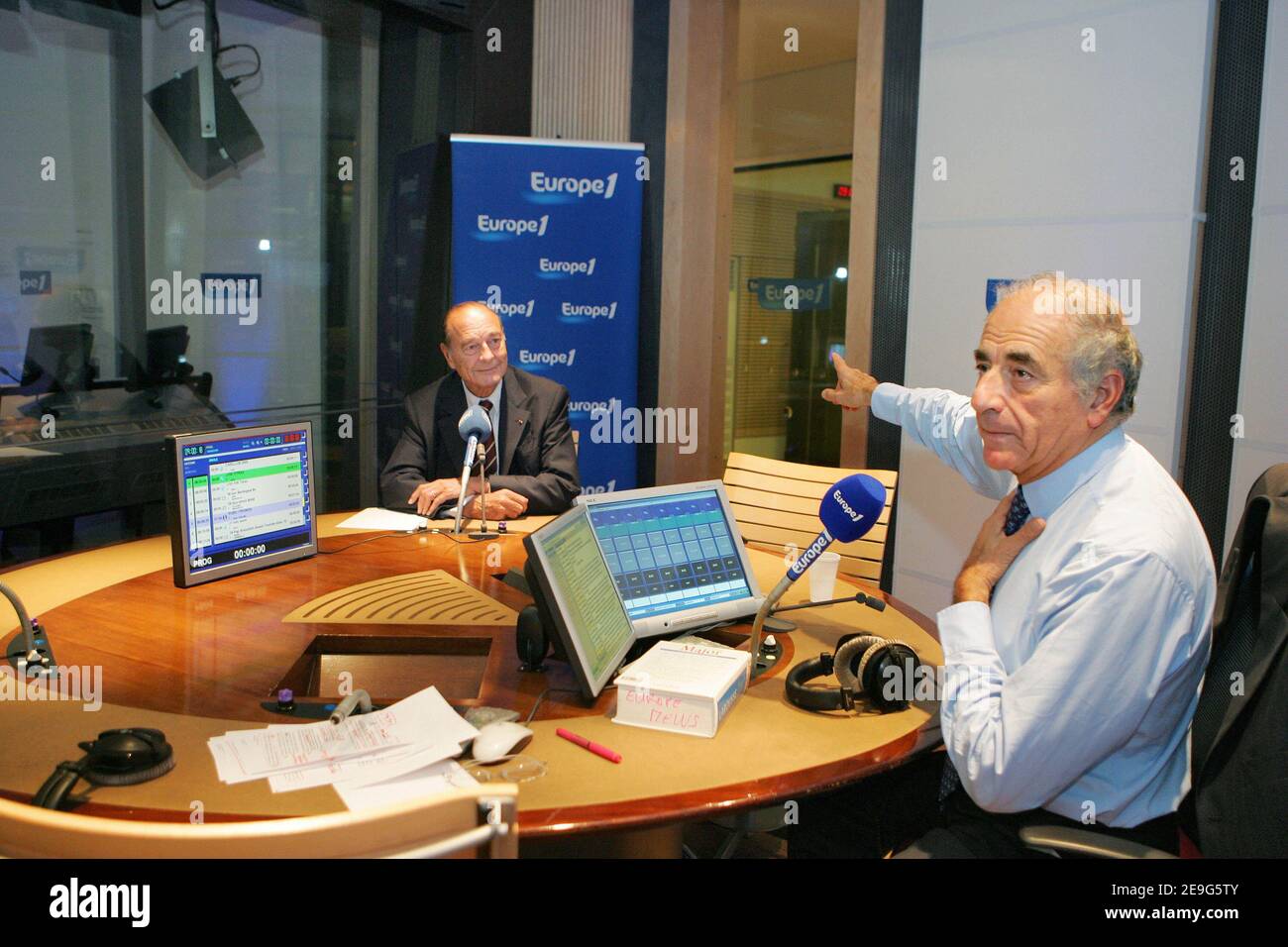 Il presidente francese Jacques Chirac alla stazione radio francese Europa 1, intervistato dal direttore IT e giornalista Jean-Pierre Elkabbach a Parigi, Francia, il 18 settembre 2006. Foto di Jacques Demarthon/Pool/ABACAPRESS.COM Foto Stock