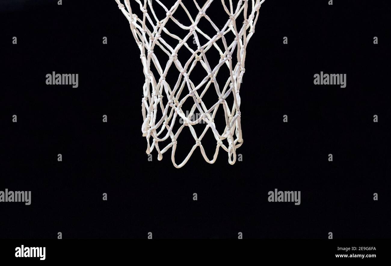 Primo piano della rete da basket con sfondo nero. Foto Stock
