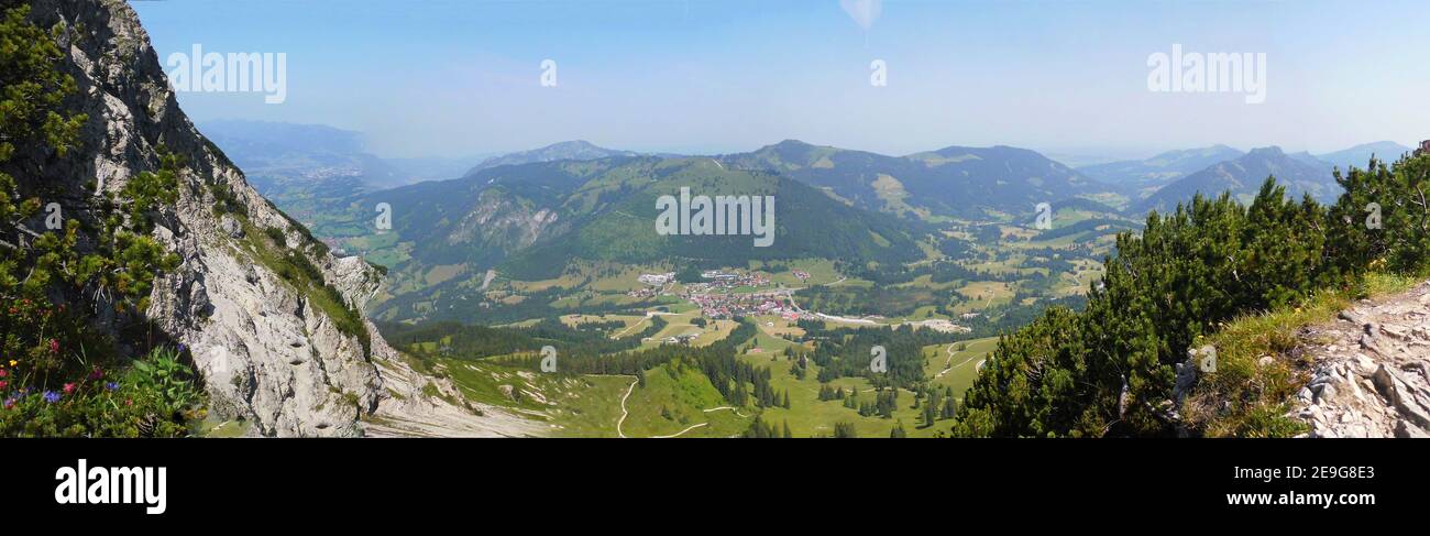 Panorama da iseler joch alla valle di oberjoch Foto Stock
