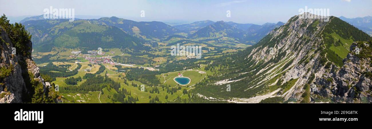 Panorama da iseler joch alla valle di oberjoch Foto Stock