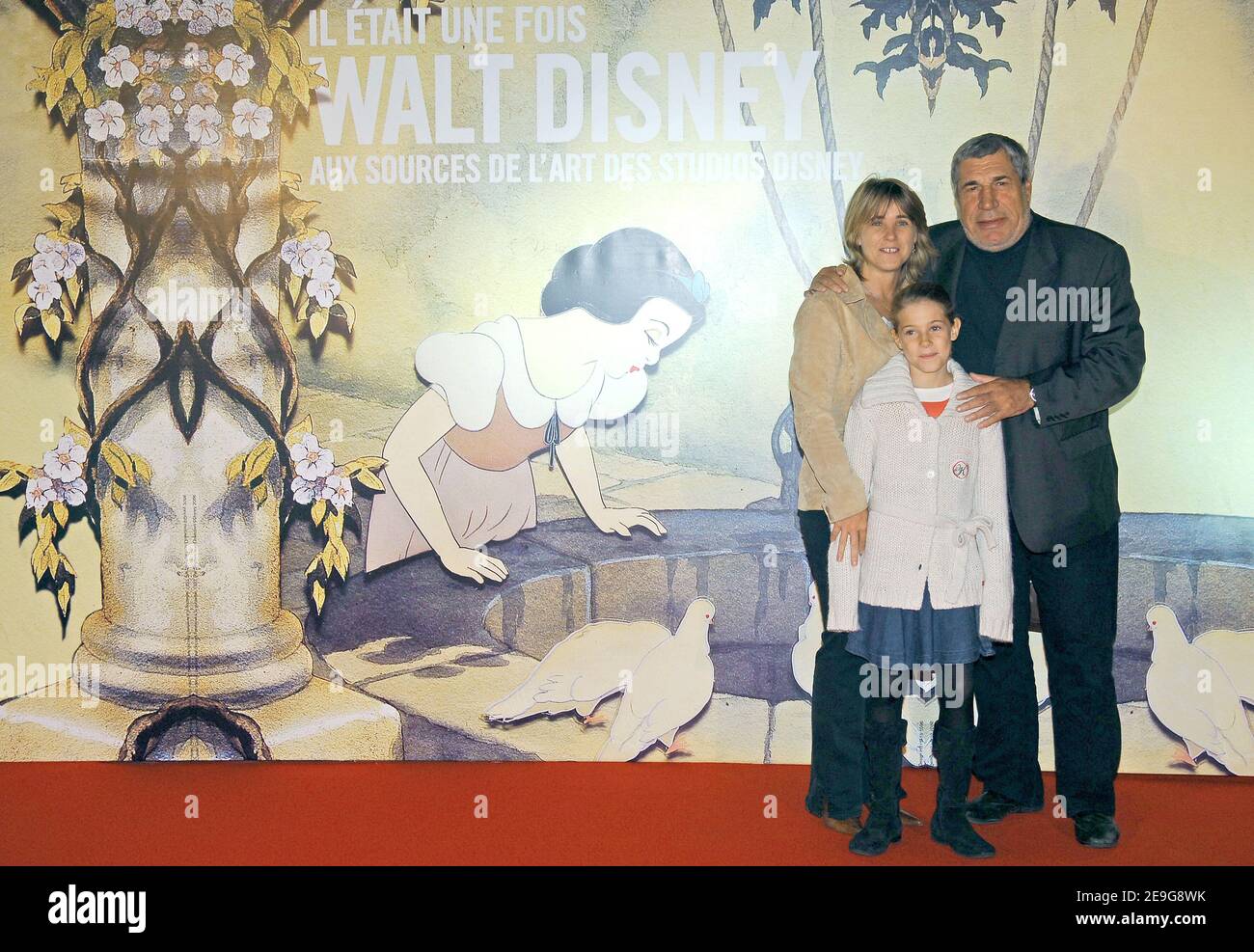 L'attore francese Jean-Pierre Castaldi e la famiglia partecipano all'apertura della mostra "il Žtait une fois Walt Disney" (una volta Walt Disney) tenutasi al Grand Palais, a Parigi, in Francia, il 26 settembre 2006. Foto di Nicolas Gouhier/ABACAPRESS.COM Foto Stock