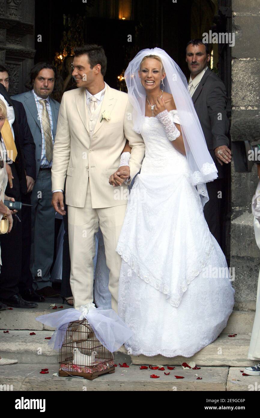 Ex Miss Francia e Miss Europa Elodie Gossuin e Bertrand Lacherie matrimonio alla chiesa di Compiegne e municipio di Trolly-Breuil nel Nord della Francia il 1 luglio 2006. Foto di Nebinger-Suu/ABACAPRESS.COM Foto Stock