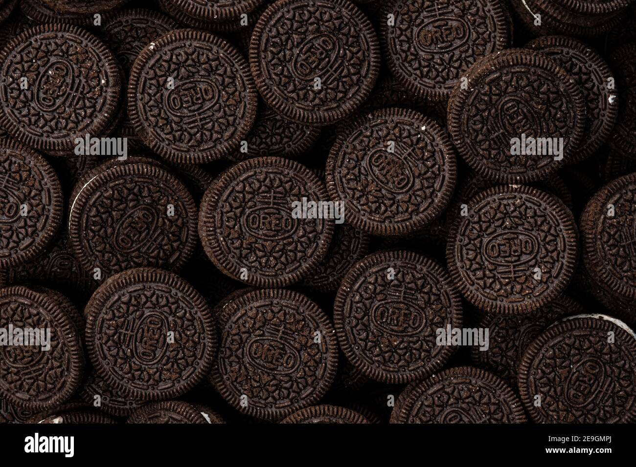 Hartford Connecticut, Stati Uniti d'America - 15 dicembre 2020: Nabisco Oreo Cookies che posano piatto Foto Stock