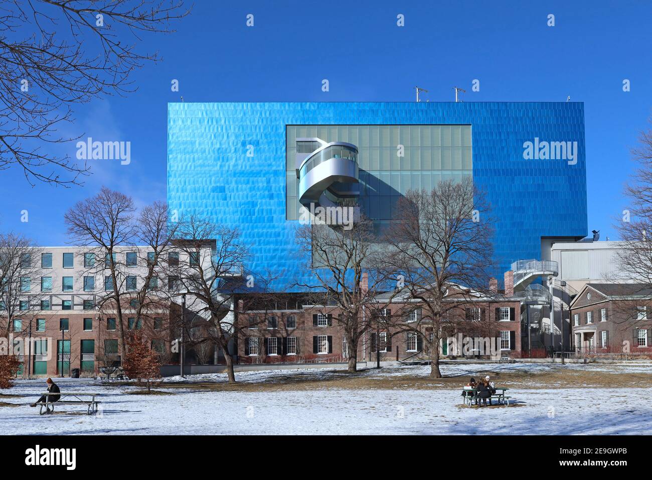 Toronto, Grange Park con aggiunta moderna alla Galleria d'Arte dell'Ontario, progettata dall'architetto Frank Gehry Foto Stock