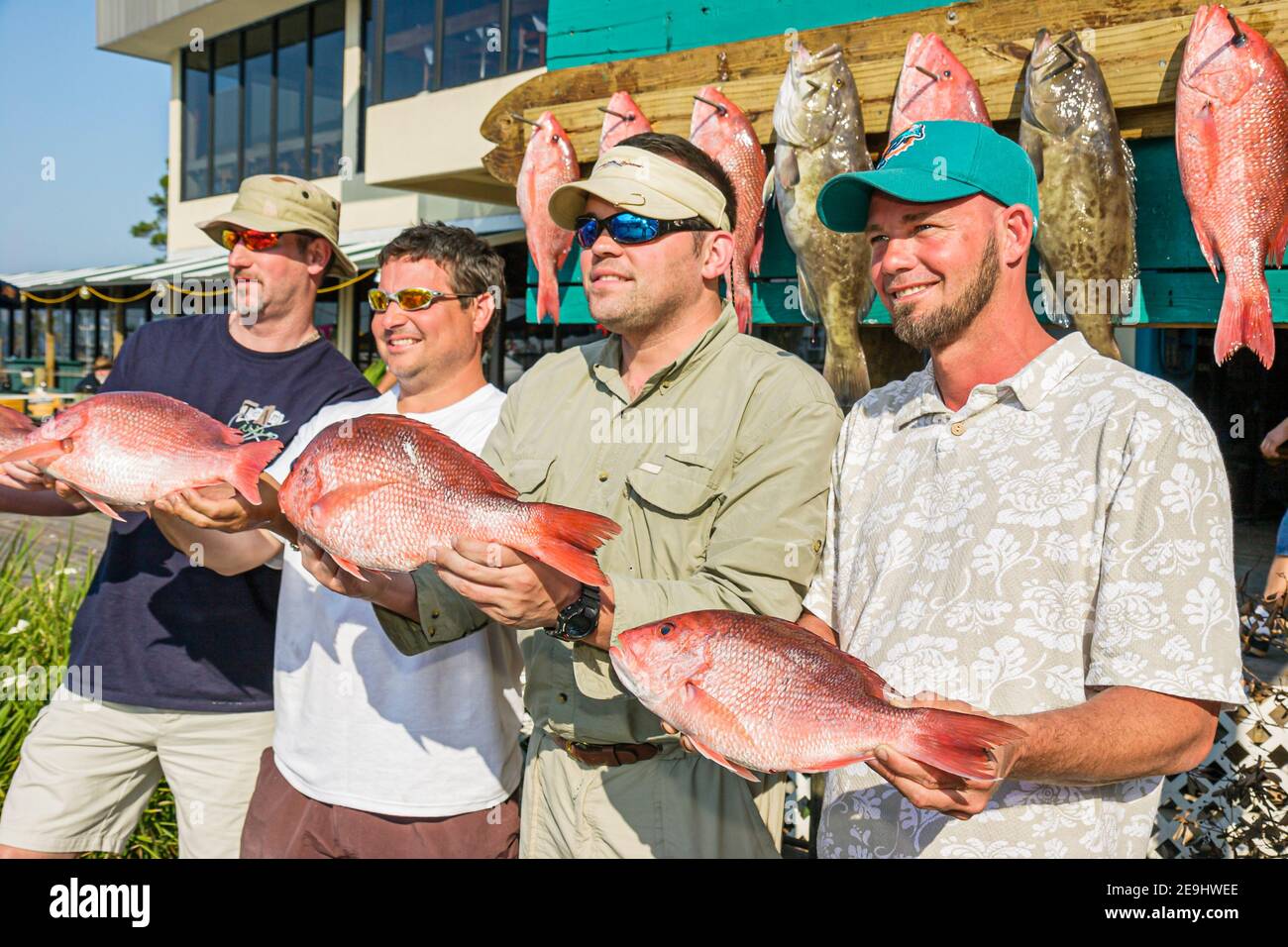 Alabama Orange Beach Zeke's Landing Red Snapper Tournament, Fish holding Fishing men team winners Winning, Foto Stock