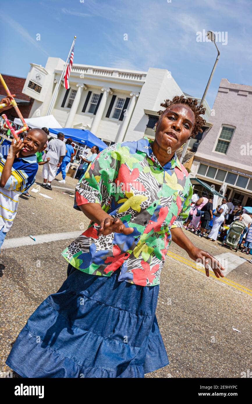 Alabama Union Springs Prairie Street Chunnenuggee Fair, musica dal vivo Black Woman femminile ballerina, Foto Stock