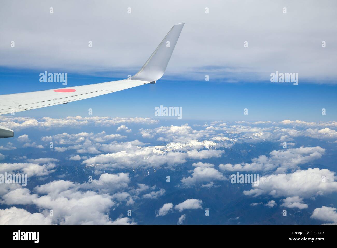 Aereo giapponese che sorvola le Akaishi Mountains, vista aerea forma un posto a sedere per il passeggero. Volo da Tokyo a Nagoya. Foto Stock