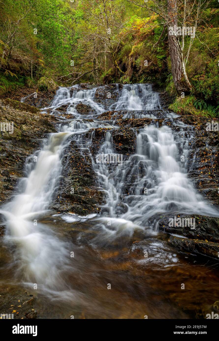 Glen Affric, Western Highlands, Scozia: Cascate lungo l'Allt na Bodachan vicino alle cascate Plodda Foto Stock