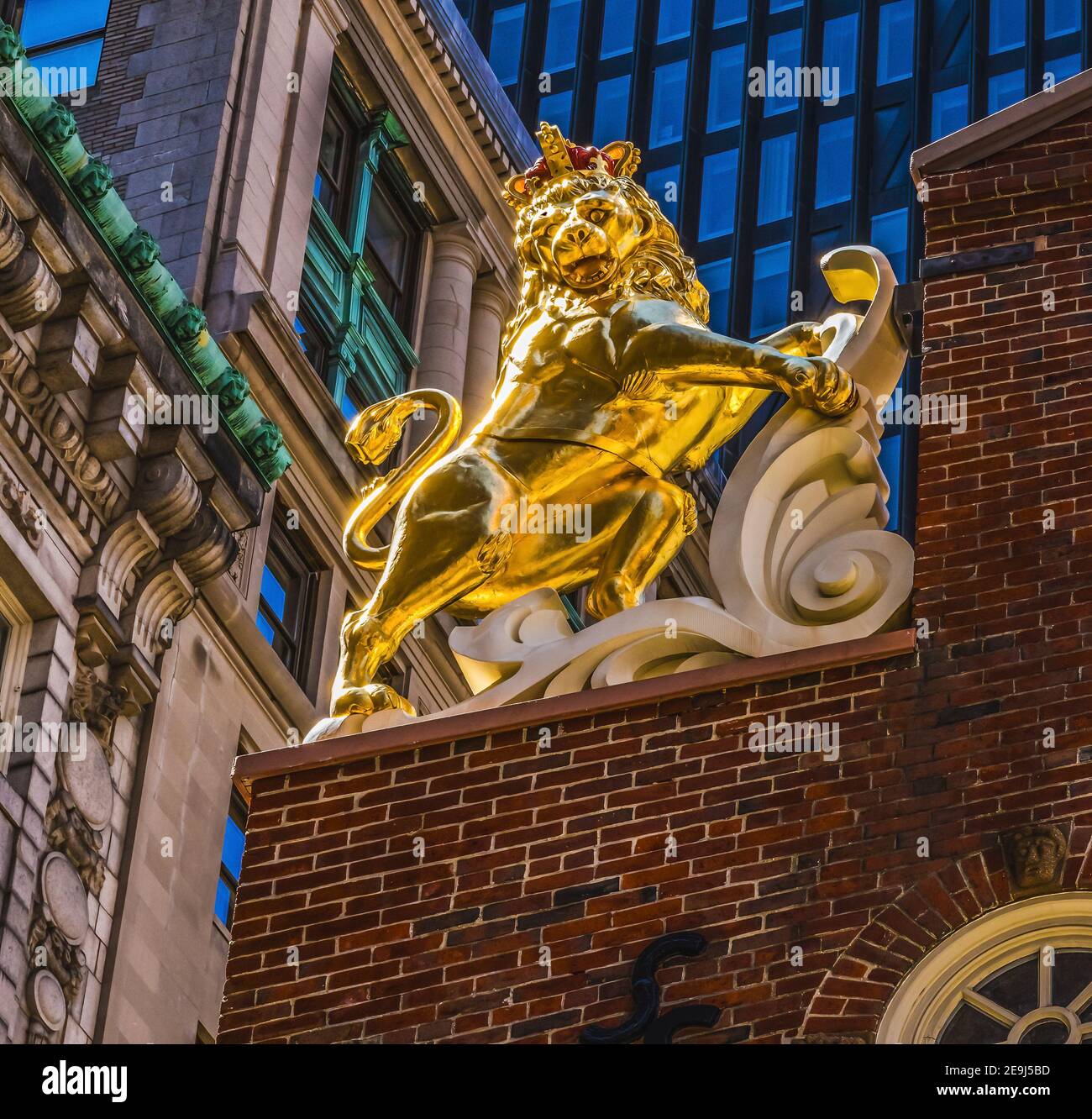 Golden British Lion Faneuil Meeting Hall Freedom Trail Boston Massachusetts. Luogo d'incontro Rivoluzione americana più tardi Municipio governo britannico hou Foto Stock