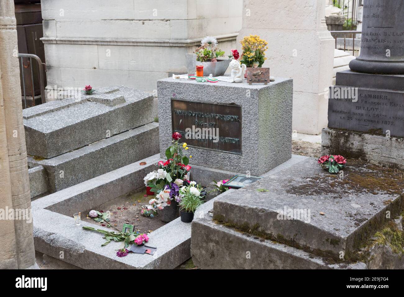 Parigi, Francia la tomba di Jim Morrison nel cimitero Pere Lachaise Foto Stock