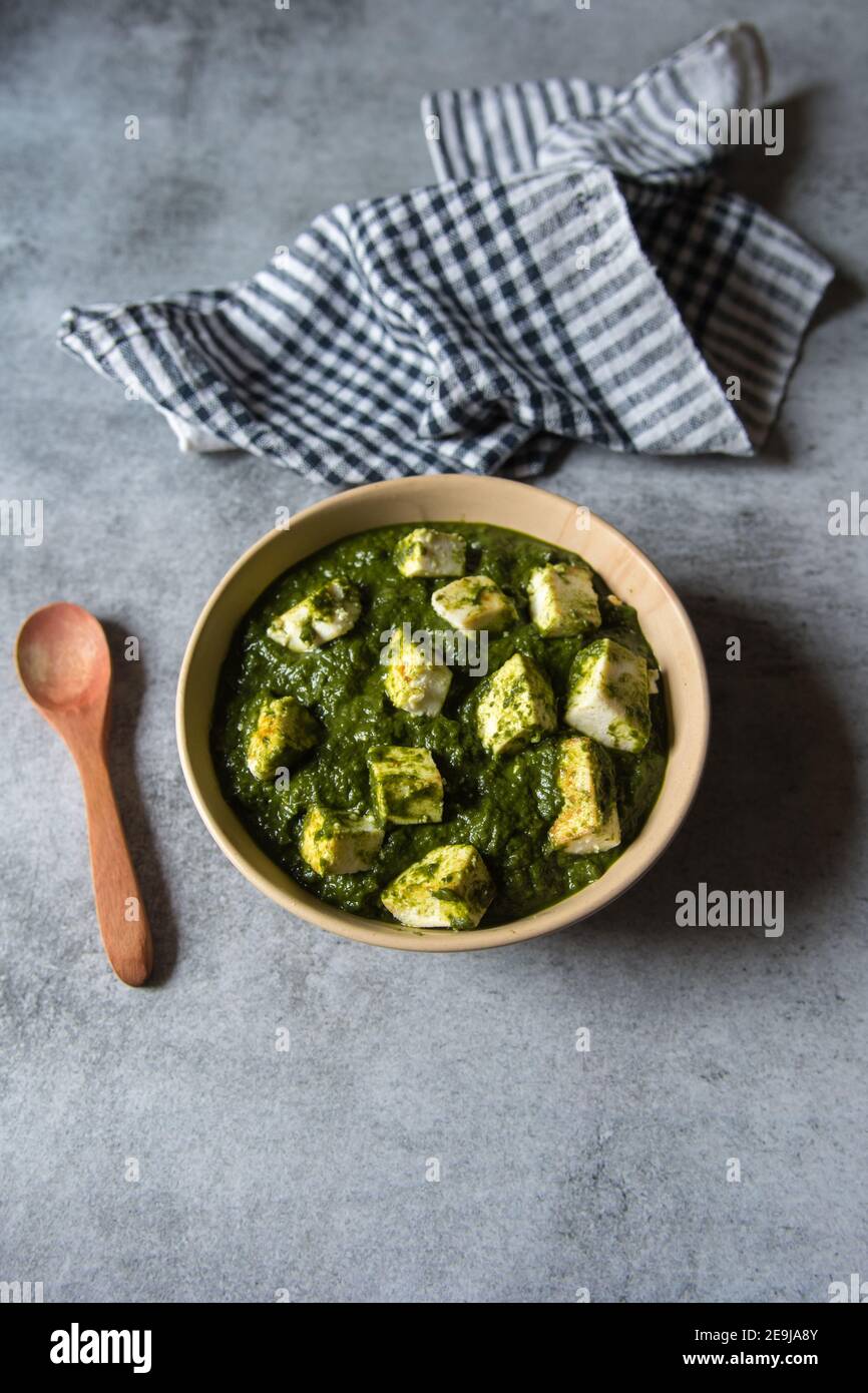 Palak Paneer Curry composto da spinaci e formaggio da cottage Foto Stock