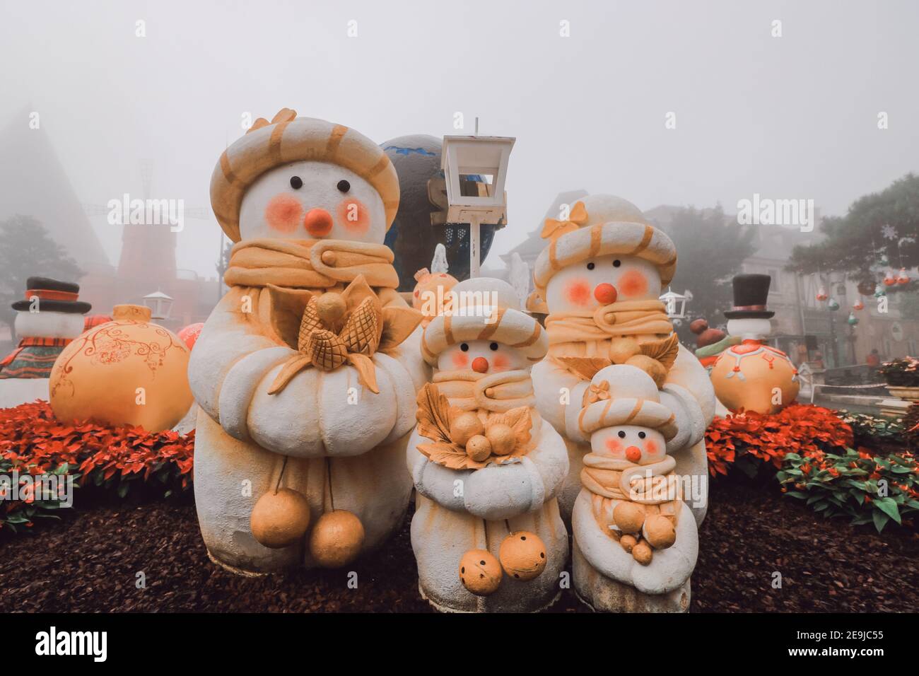 Figure di Snowman alle colline di Ba Na, da Nang, Vietnam Foto Stock