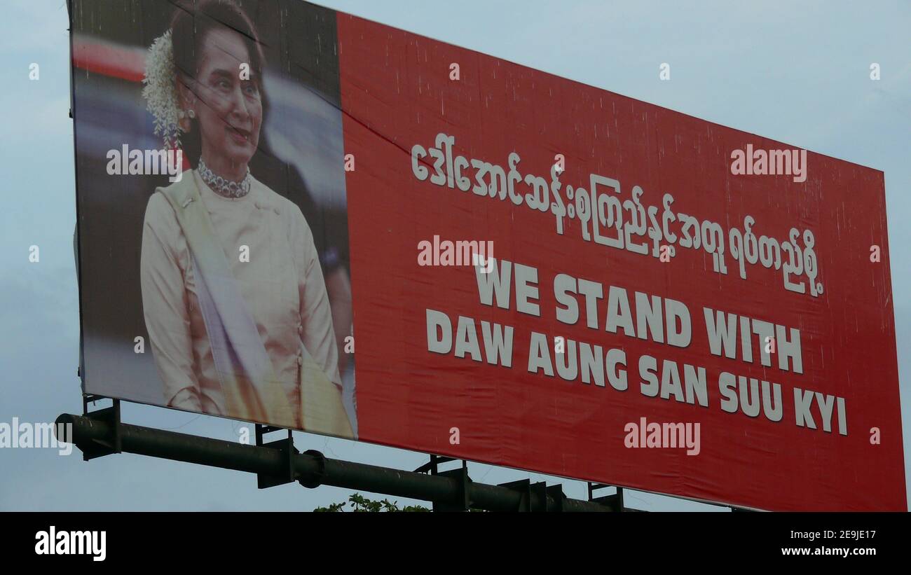La bandiera con il leader del Myanmar Foto Stock