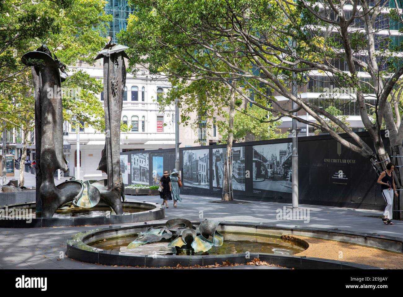 La fontana in bronzo del torrente Tank in Herald Square Circular Quay, Sydney Centro citta', NSW, Australia Foto Stock