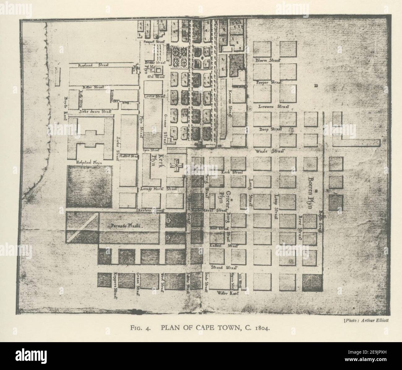 Piano di Città del Capo nel 1804 dal libro ' architettura del XVIII secolo in Sud Africa ' di Geoffrey Eastcott Pearse. Pubblicato da A.A. Balkema, Città del Capo nel 1933 G. E. Pearse fu tra i primi a portare l'architettura del Capo ad un vasto pubblico in modo accademico. L'architettura del diciottesimo secolo in Sud Africa è stata il risultato di molti anni di ricerca sul tema e rimane un importante lavoro di riferimento per il soggetto. Foto Stock