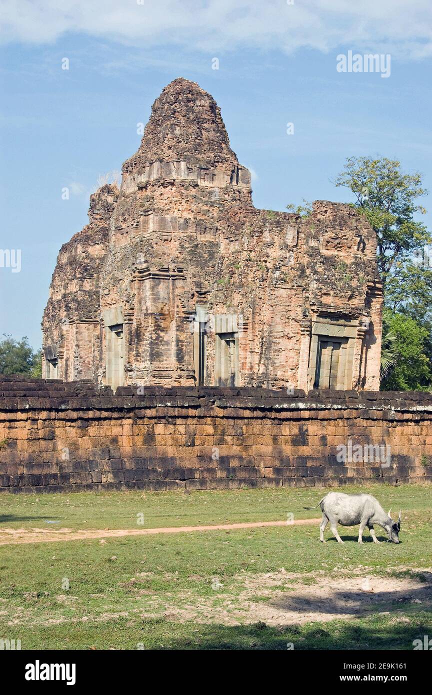 Nel tardo pomeriggio, vista dell'antico tempio Khmer di Pre Rup, Angkor, Cambogia. Foto Stock