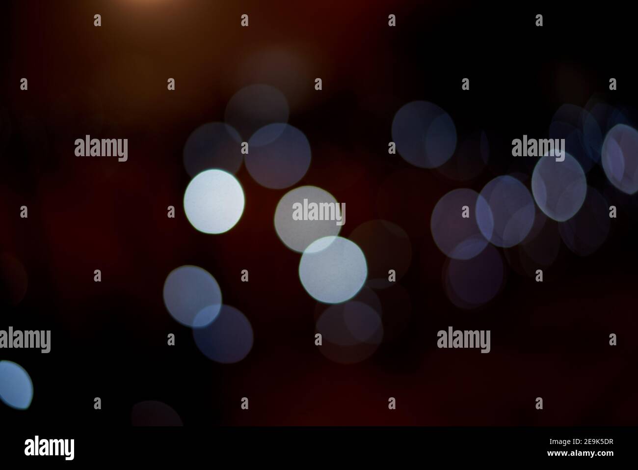 La città notte bokeh luci come sfondo. Foto Stock