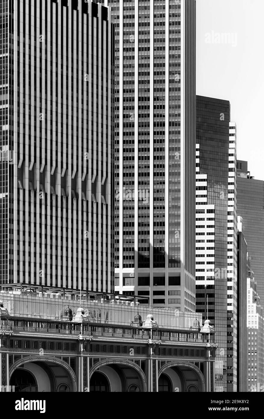 Immagine in bianco e nero della diversa architettura di Manhattan, New York City, USA. Foto Stock