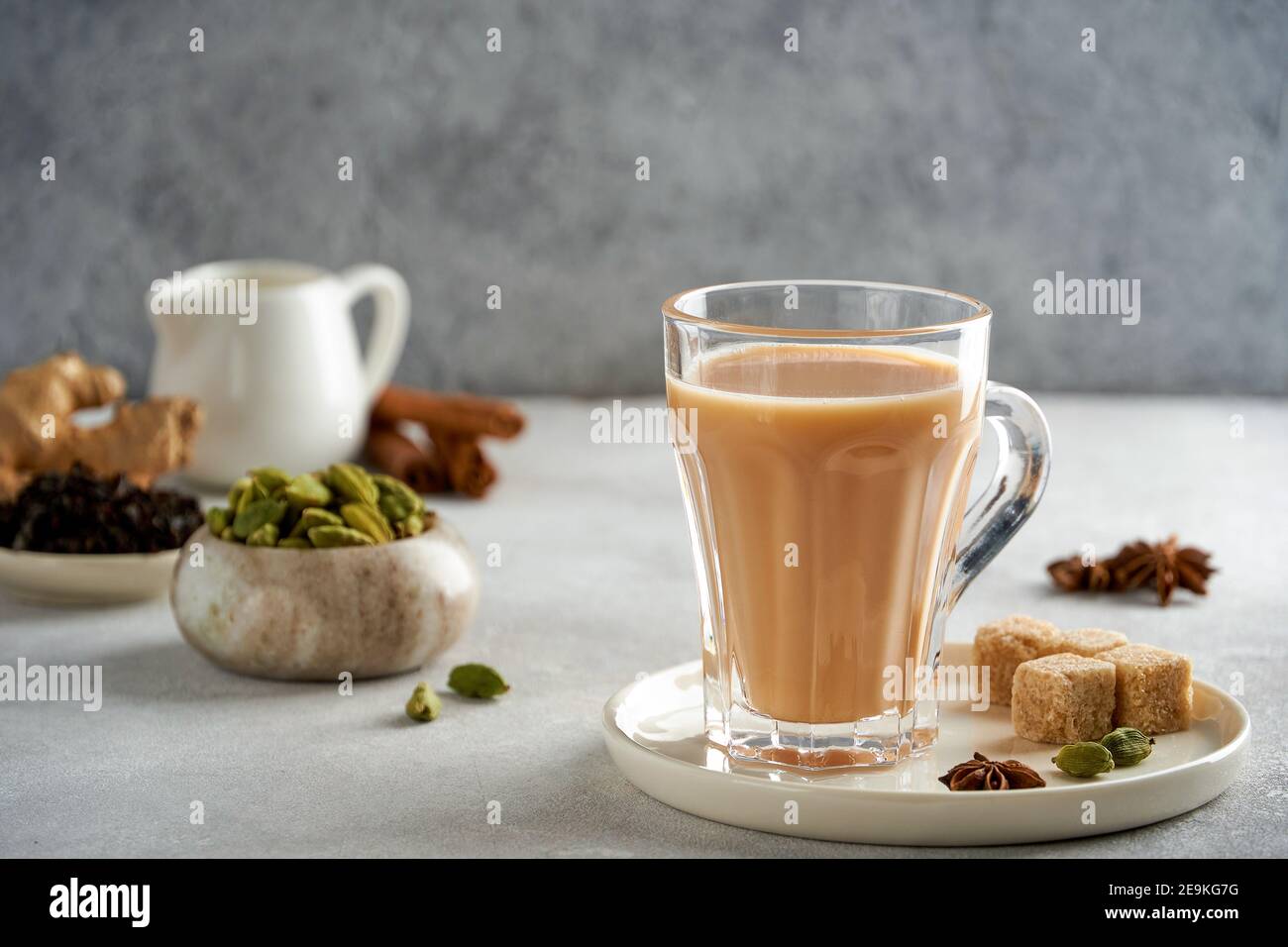 Tradizionale medio orientale, indiano bevanda masala o karak chai. Primo piano Foto Stock