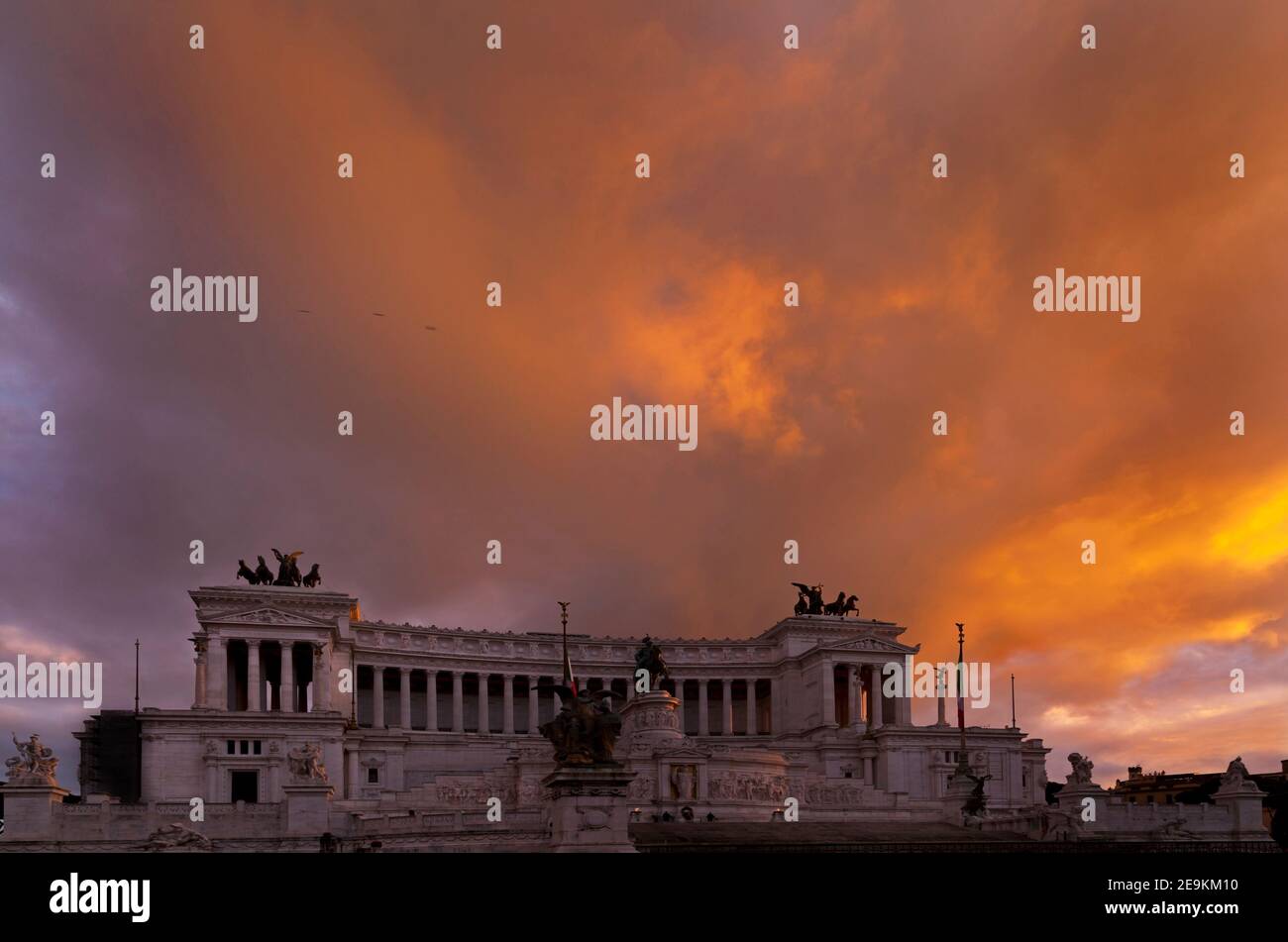 Tramonto immagine del Monumento Nazionale di Emmanuel II, Roma, Lazio, Italia Europa Foto Stock