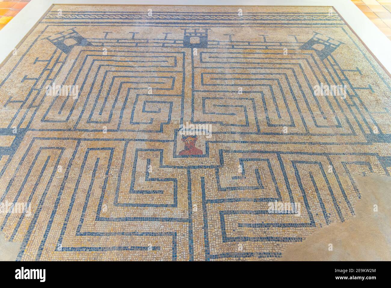 COIMBRA, PORTOGALLO, 21 MAGGIO 2019: Interno di un museo all'interno del sito romano di Conimbriga in Portogallo Foto Stock