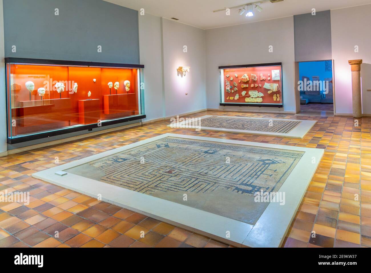COIMBRA, PORTOGALLO, 21 MAGGIO 2019: Interno di un museo all'interno del sito romano di Conimbriga in Portogallo Foto Stock