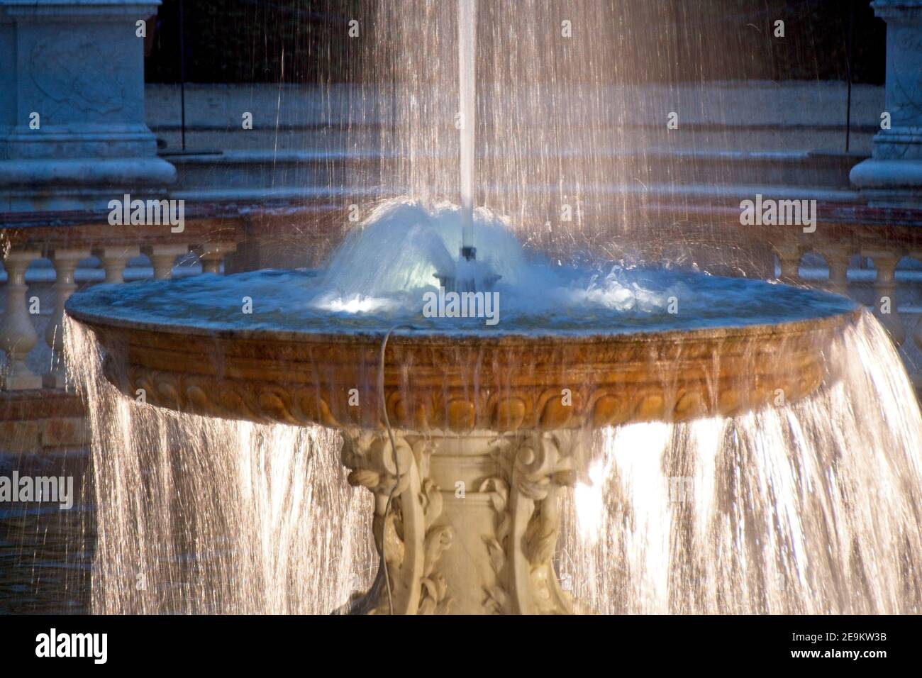 Fontana nel giardino Foto Stock