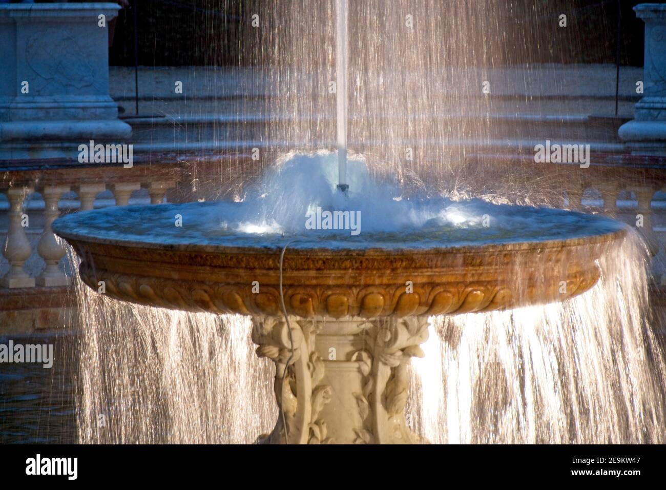 Fontana nel giardino Foto Stock