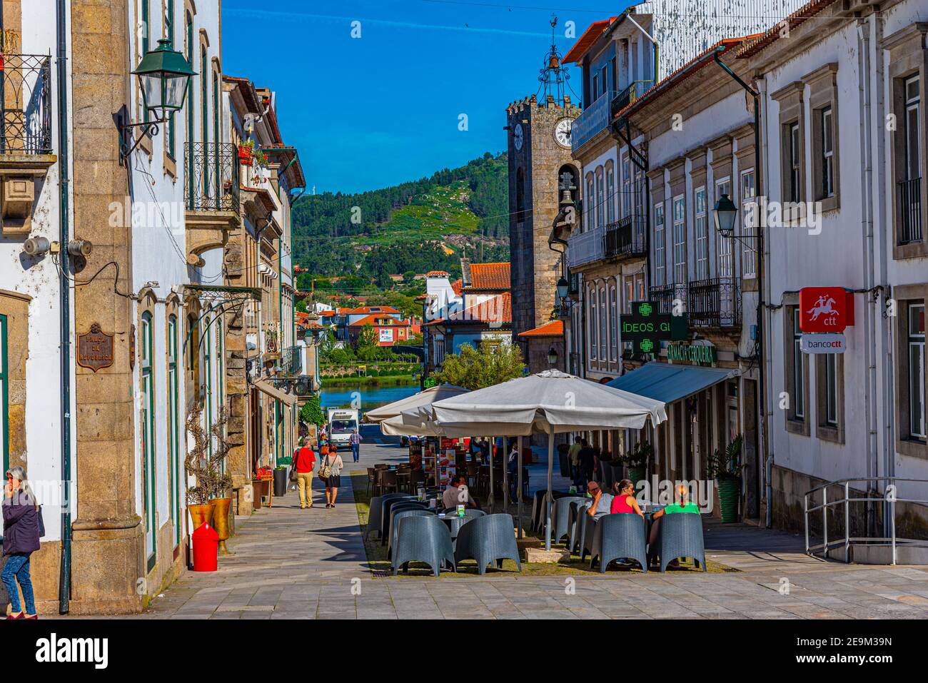 PONTE DE Lima, PORTOGALLO, 24 MAGGIO 2019: Vista di una strada pedonale nel centro di Ponte de Lima in Portogallo Foto Stock