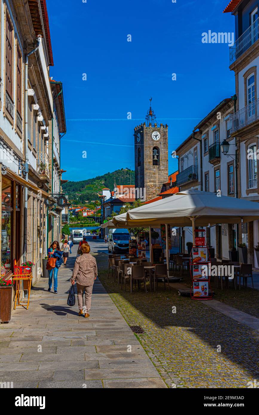 PONTE DE Lima, PORTOGALLO, 24 MAGGIO 2019: Vista di una strada pedonale nel centro di Ponte de Lima in Portogallo Foto Stock