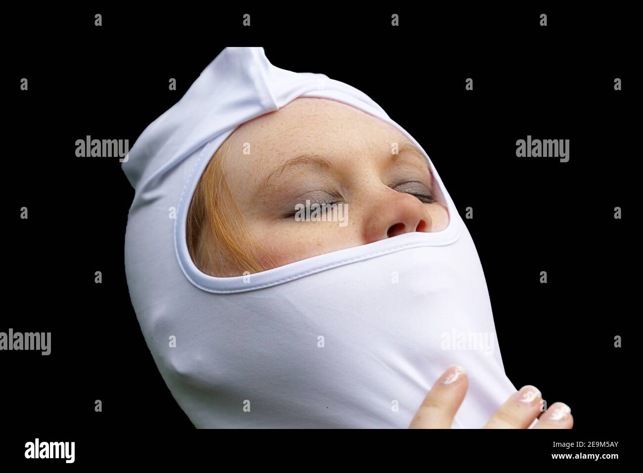 Immagine simbolo: Pilota di auto da corsa femminile che indossa la sua balaclava (modello rilasciato) Foto Stock