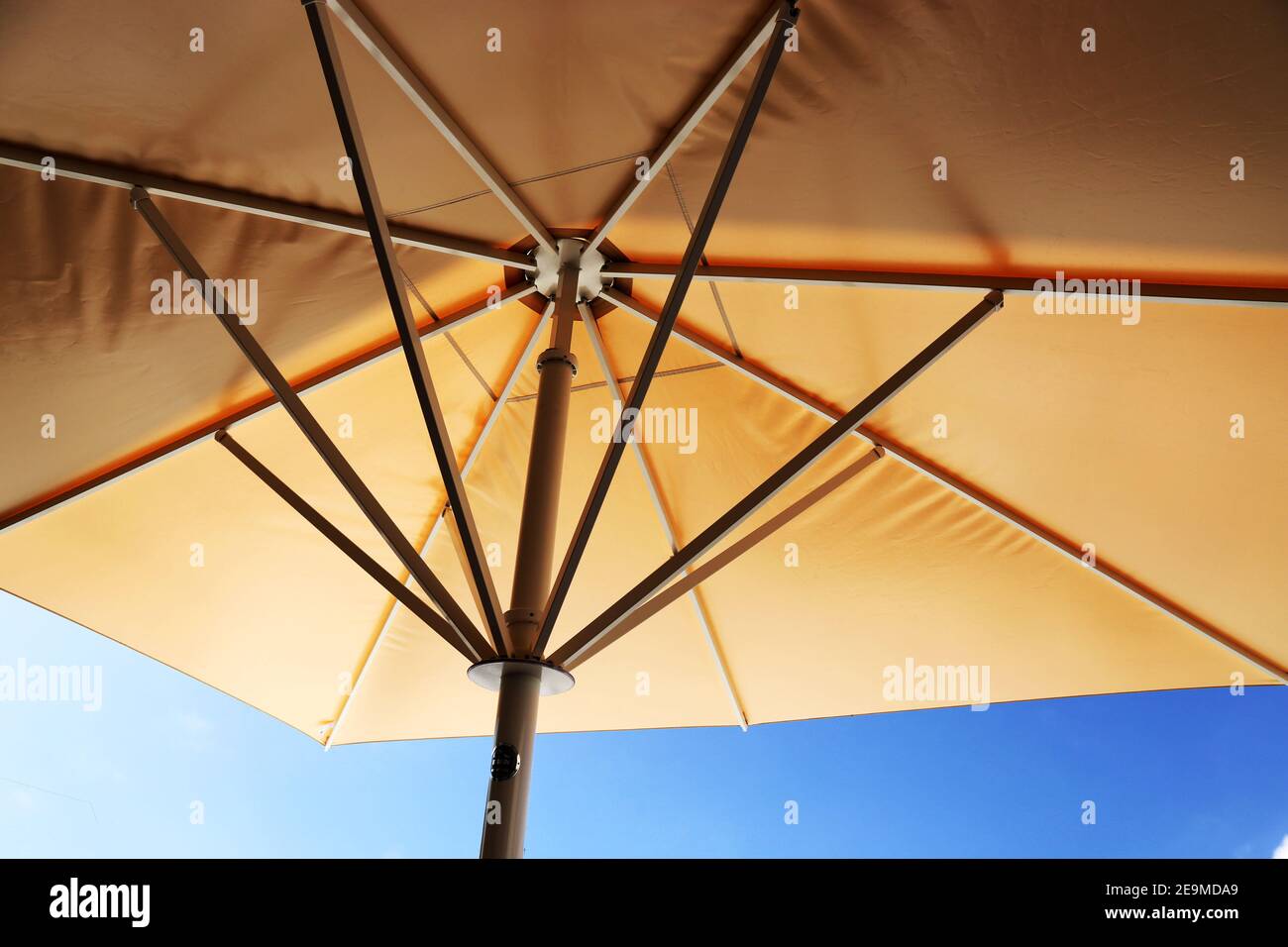 Nuovo e di alta qualità giardino o balcone tenda Foto Stock