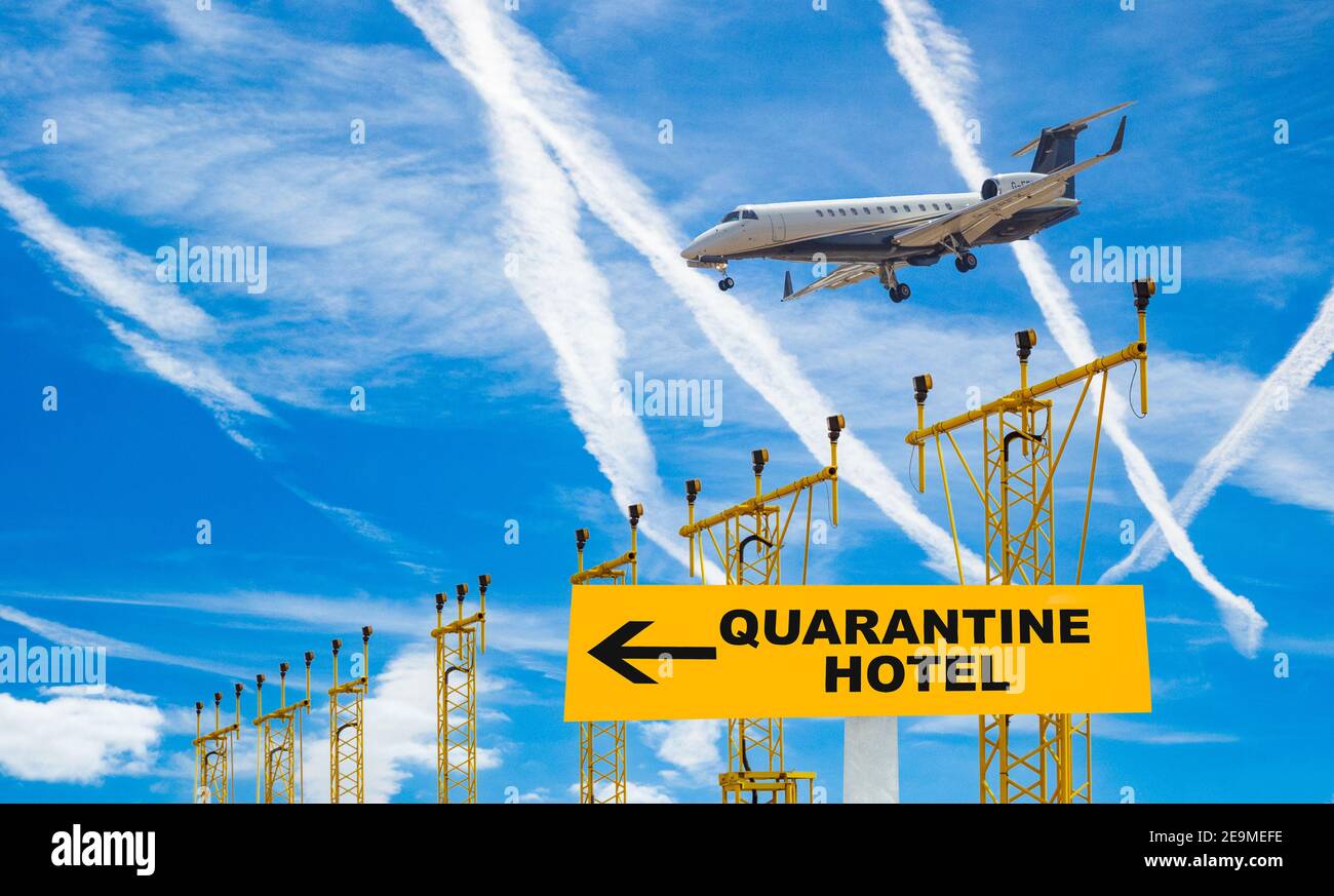 Jet privato su approdo. Hotel di quarantena, hotel, divieto di viaggio, industria aerea, Coronavirus, immagine concettuale Covid 19. Foto Stock