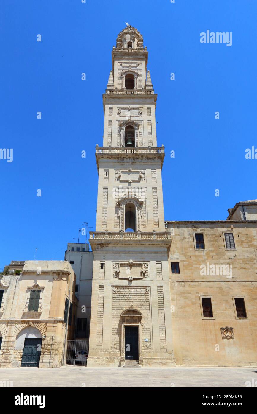 Il campanile della Cattedrale di Lecce in Italia. Architettura barocca Italiana - campanile. Foto Stock