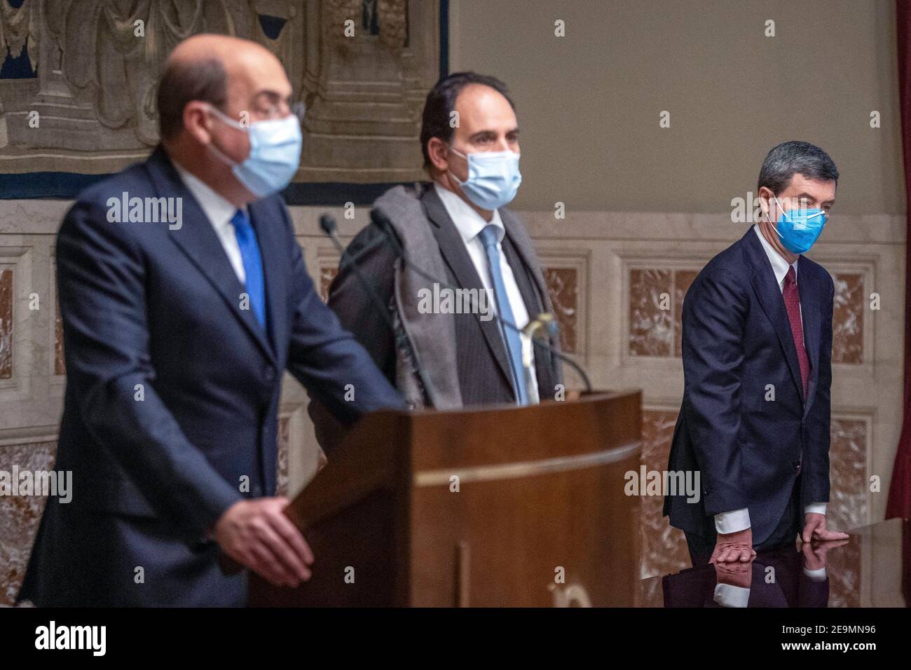 Roma, Italia. 05 febbraio 2021. Crisi del governo consultazioni di Draghi per la formazione del nuovo governo nella foto la delegazione del Partito democratico PD con Nicola Zingaretti Andrea Marcucci Andrea Orlando Editorial Usage Only Credit: Independent Photo Agency/Alamy Live News Foto Stock