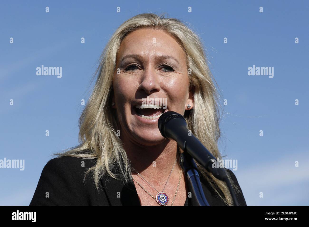 Il rappresentante degli Stati Uniti Marjorie Taylor Greene (R-GA) parla ai media sul voto della Camera per quanto riguarda i suoi incarichi di Comitato su Capitol Hill a Washington il 5 febbraio 2021. Foto di Yuri Grippas/ABACAPRESS.COM Foto Stock