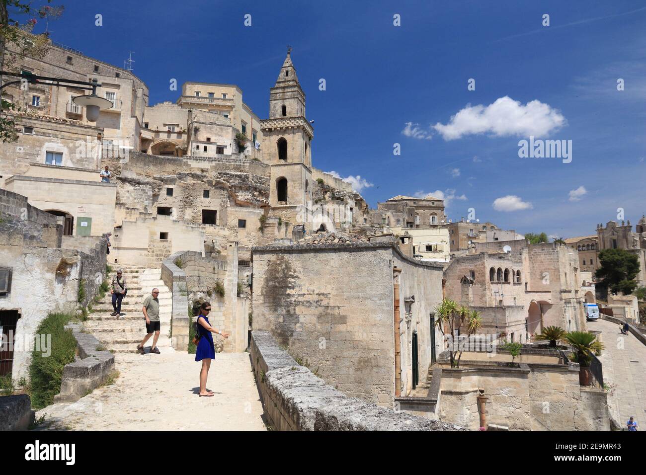 MATERA, Italia - Giugno 4, 2017: la gente visita i distretti dei Sassi di Matera, Italia. La Città Vecchia è elencato come un patrimonio mondiale dell UNESCO. Foto Stock