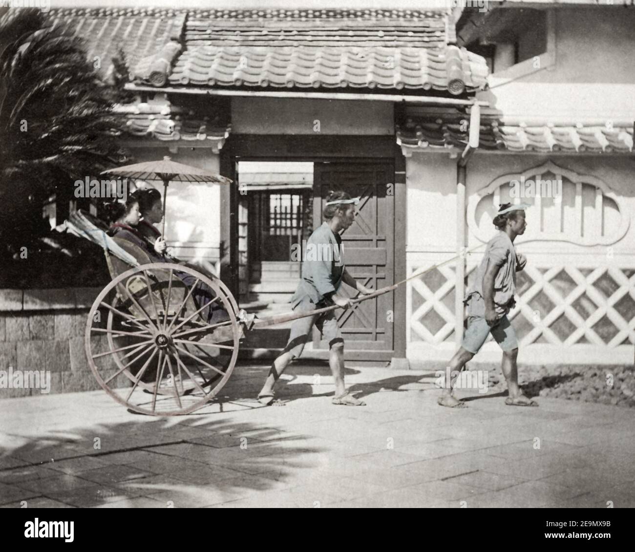 Foto della fine del XIX secolo - Geishas a Rickshaw, Giappone Foto Stock