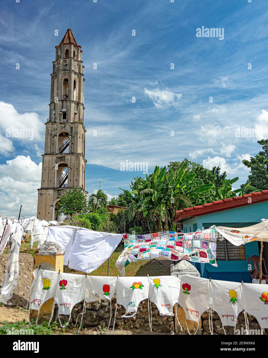 Vista sulla torre della tenuta Manaca Iznaga nella Valle dei Mulini di zucchero fuori Trinidad, Sancti Spíritus, Cuba Foto Stock