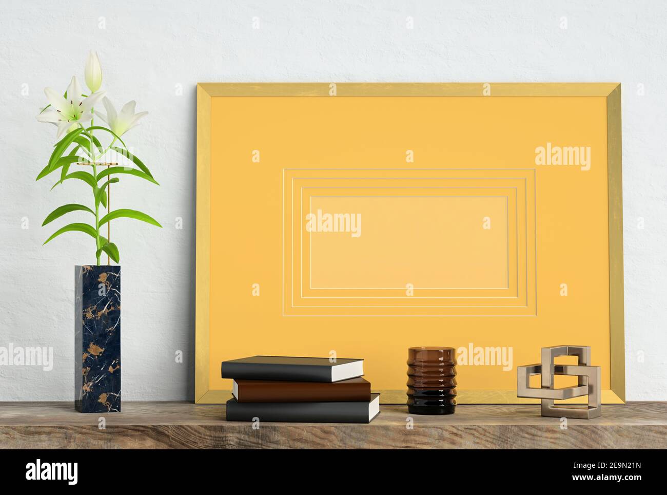 Golden mock up cornice su parete in gesso bianco con fiore giglio in vaso di marmo, libri, scultura geometrica e vaso; elegante cornice mock up Foto Stock