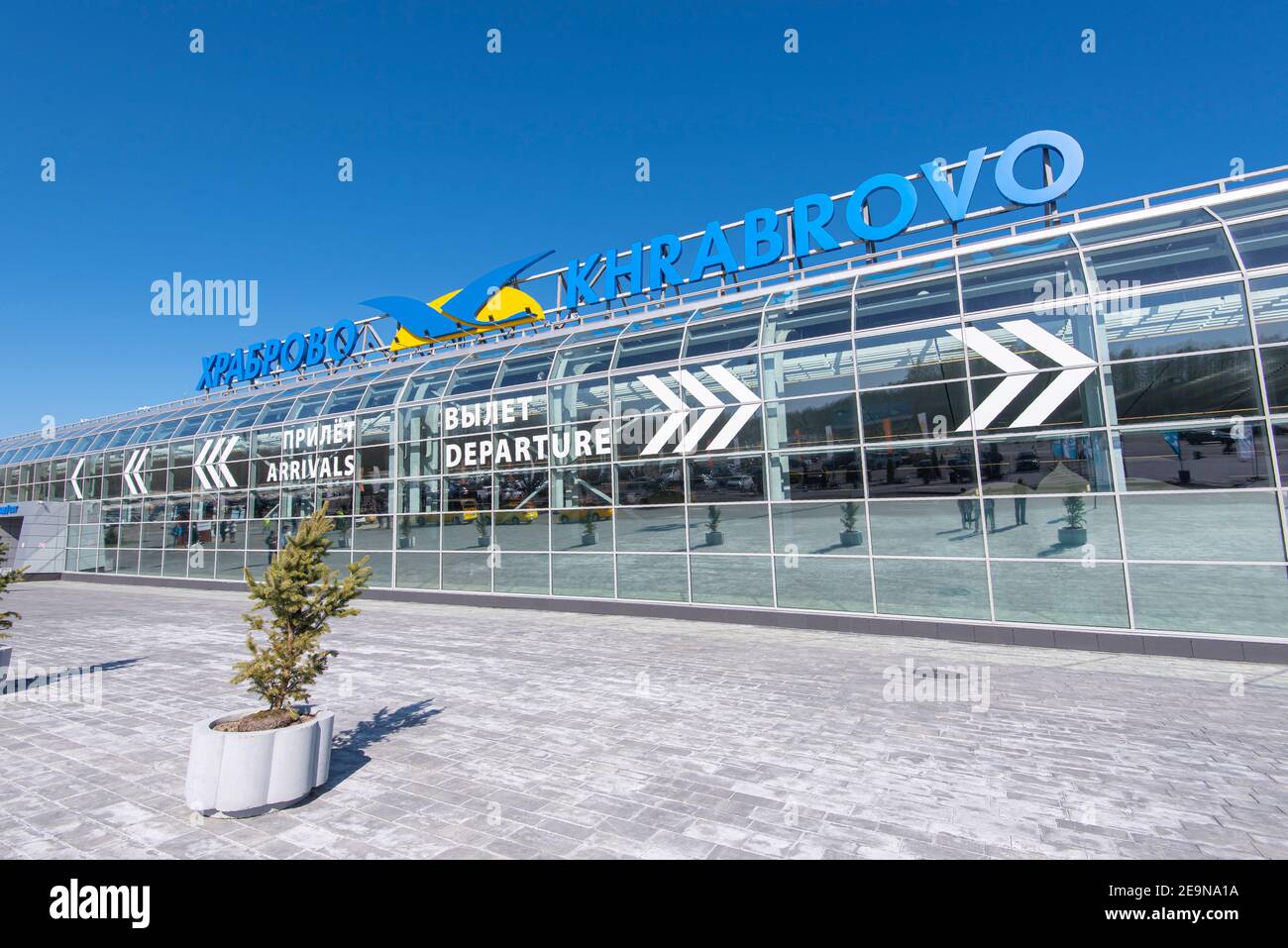 KALININGRAD - Apr 18: Il terminal principale dell'aeroporto di Khrabrovo a Kaliningrad, aprile 18. 2019 in Russia Foto Stock