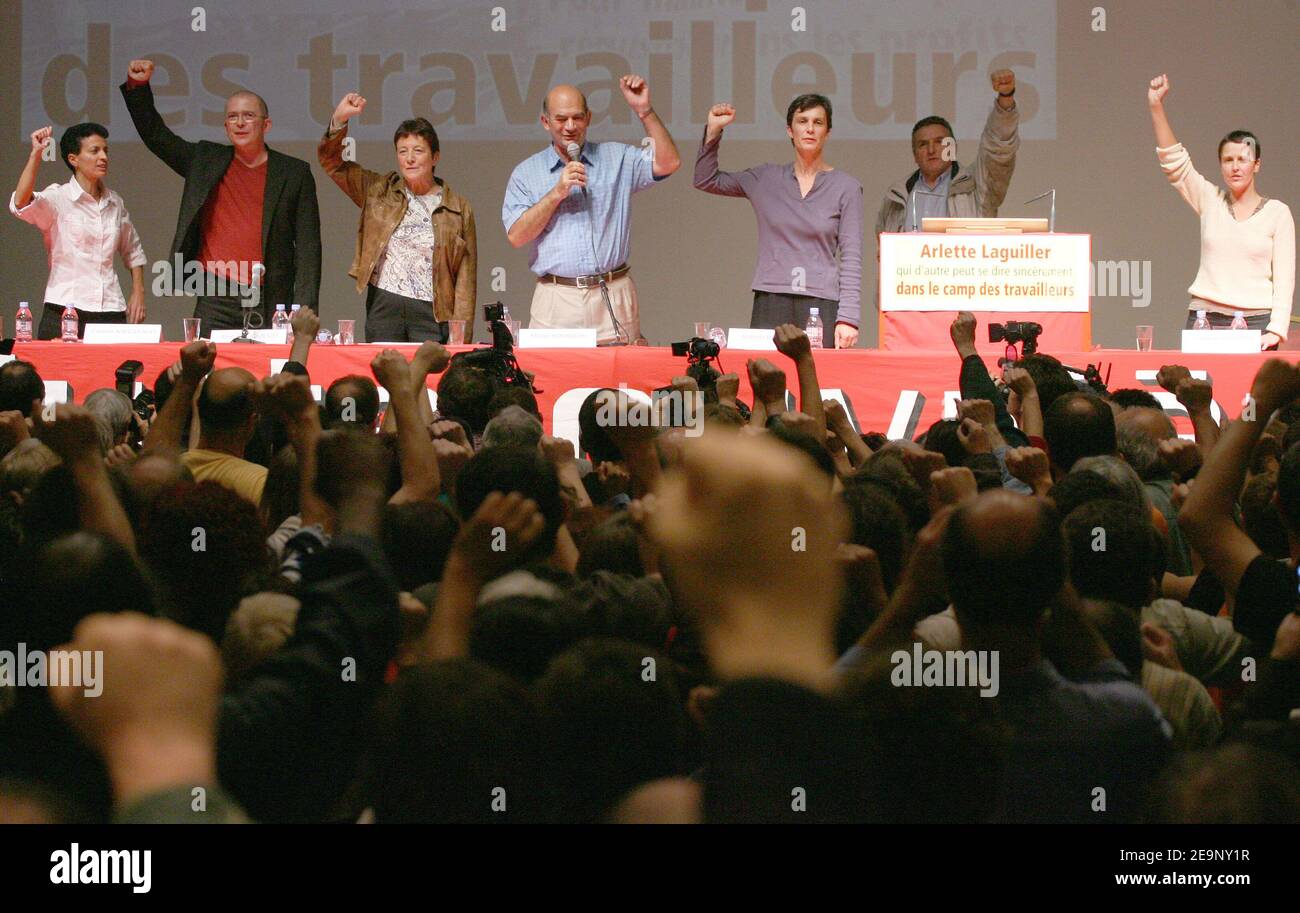 Arlette laguiller durante l'incontro di rientro di lutte ouvriere a Mutualite a Parigi, Francia, il 13 ottobre 2006. Foto di Mehdi Taamallah/ABACAPRESS.COM Foto Stock