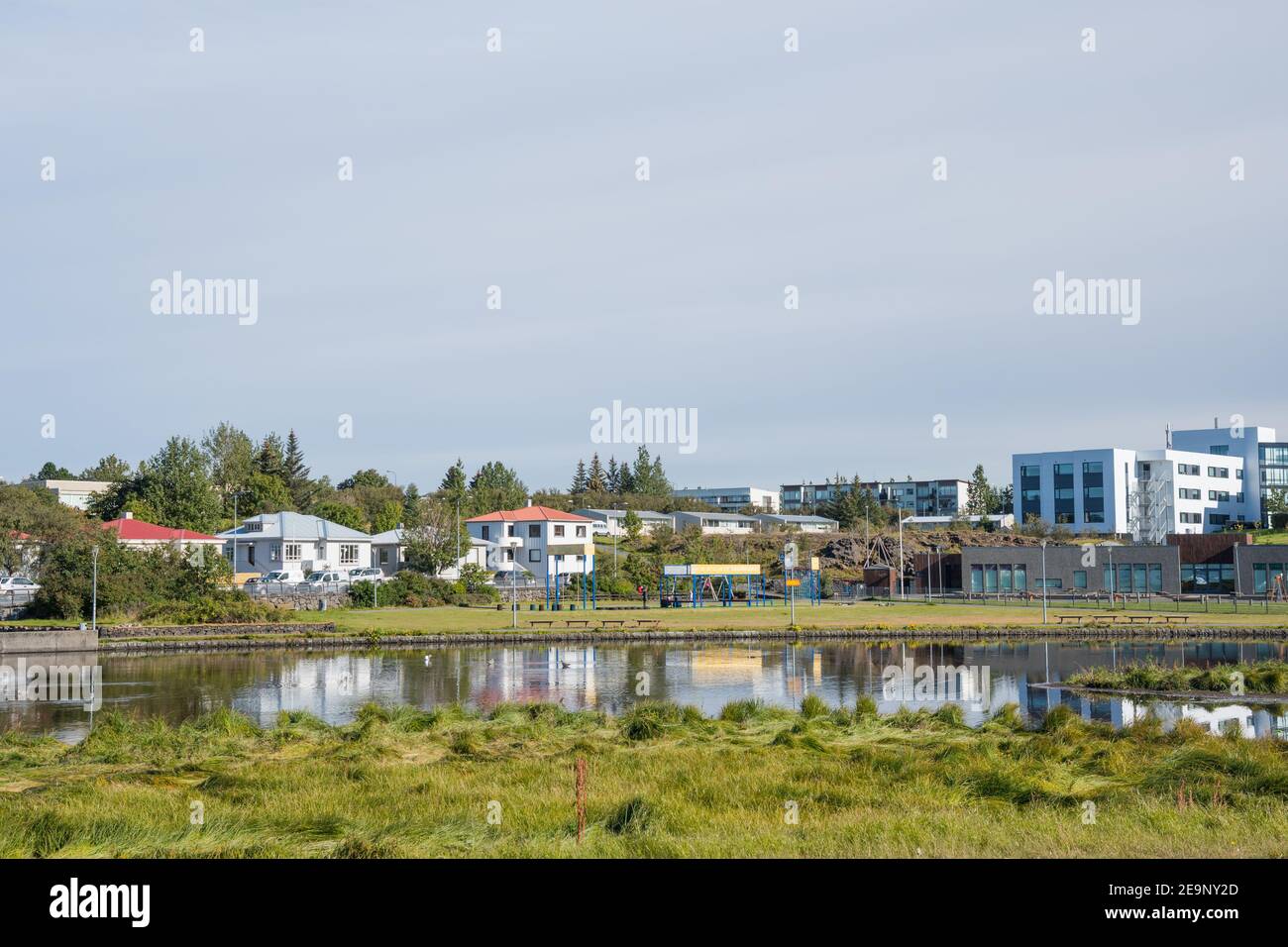 Città di Hafnarfjordur nei sobborghi della città di Reykjavik In Islanda Foto Stock