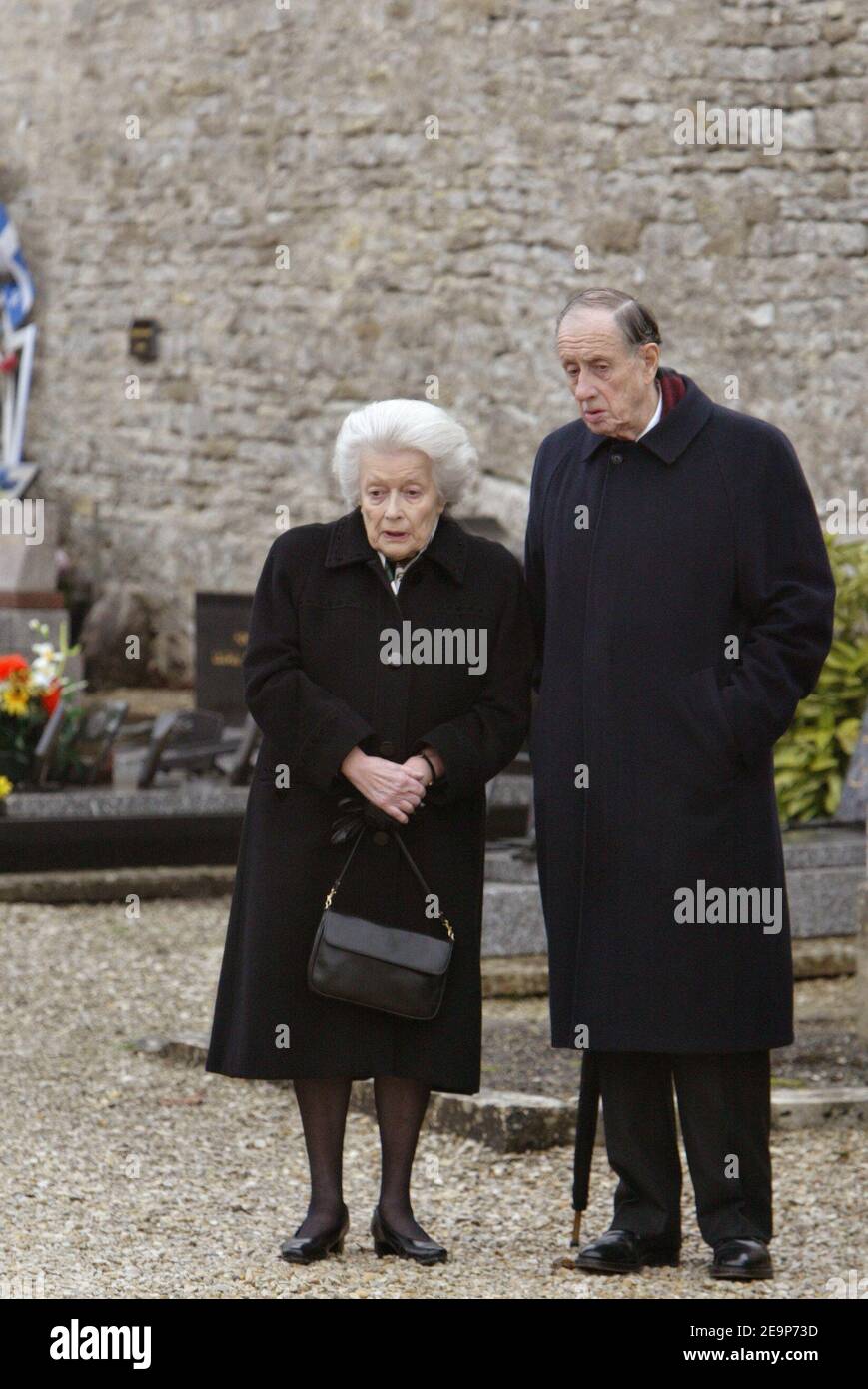 Elisabeth de Boissieu, figlia di Charles de Gaulle, e l'ammiraglio Philippe de Gaulle, figlio dell'ex presidente Charles de Gaulle, parteciperanno al trentaseiesimo anniversario della morte dell'ex presidente a Colombey les Deux Eglises, Francia orientale, il 9 novembre 2006. Foto di Bernard Bisson/ABACAPRESS.COM Foto Stock