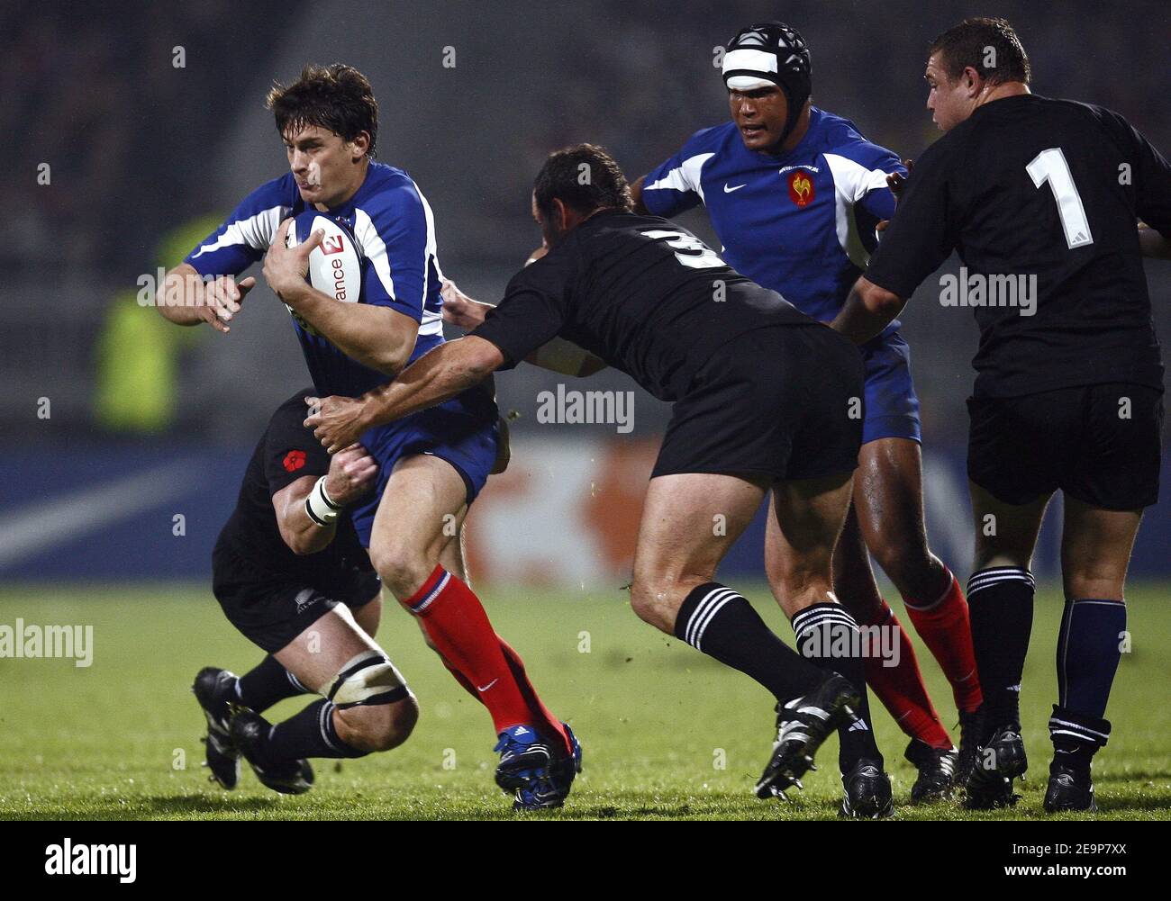 Yannisc Jauzion in Francia durante la partita di rugby, Francia contro Nuova Zelanda allo stadio Gerland di Lione, Francia, il 11 novembre 2006. La Nuova Zelanda ha vinto 47-3. Foto di Christian Liegi/ABACAPRESS.COM Foto Stock